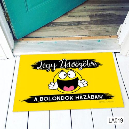 Légy üdvözölve a bolondok házában! lábtörlő