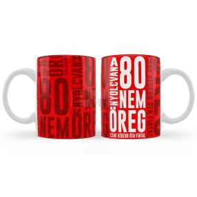 A 80 nem öreg csak régebb óta fiatal bögre 