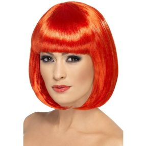 Rövid piros paróka frufruval 