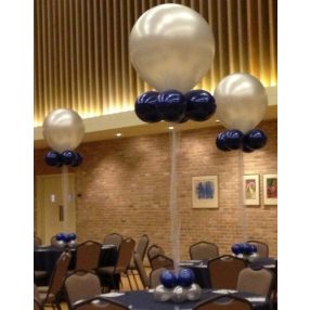   Luficsokor 40 cm-es héliumos lufival, 4 db kis lufival és 2 emeletes lufi nehezékkel